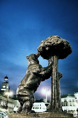 El Oso y el Madro&ntilde;o ("The Bear and the Strawberry Tree"), square Puerta del Sol in Madrid Spain